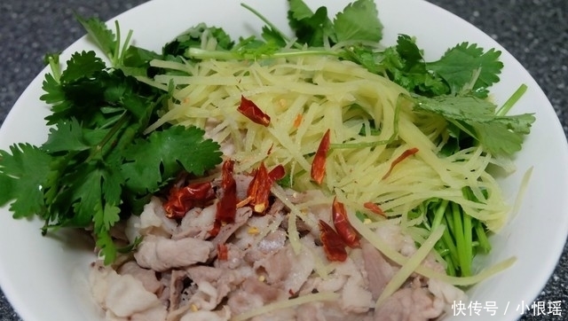 羊肉片|新学了个羊肉的做法,简单易做,鲜嫩美味,全家都说好!