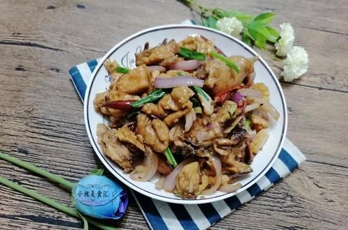  小槐|入伏后，这肉要多吃，比牛羊肉强，不燥不热不上火，焖一锅特馋人