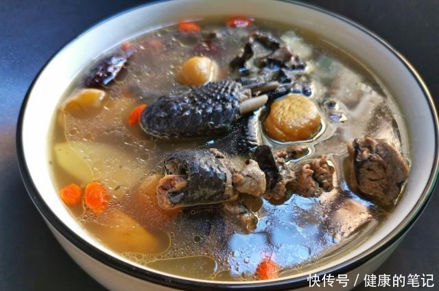 简单|手把手教你做营养又滋补的乌鸡汤,做法简单,汤汁鲜美可口
