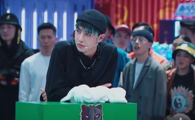  王一博|《这就是街舞》：张艺兴舞蹈得无数好评，王一博却对倒数第一不服
