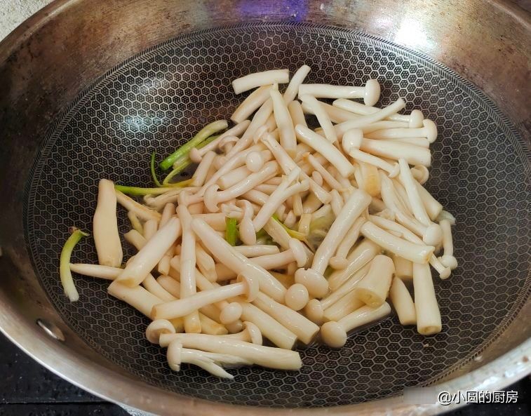  炒炒|秋季吃鱼吃肉不如吃虾，简单炒炒真鲜美，五分钟就出锅，孩子喜欢