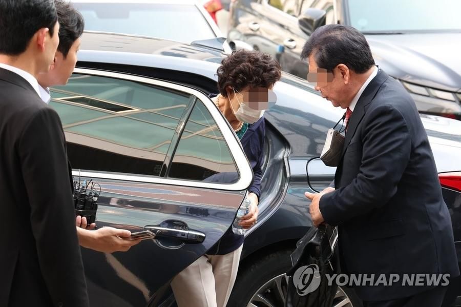 尹锡悦岳母当庭被捕，还创下韩国宪政史上“第一次”