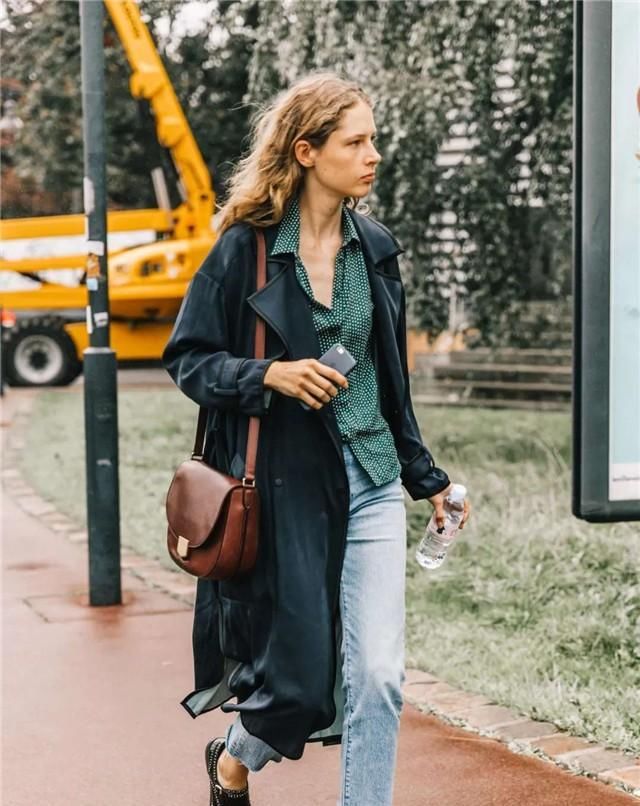  适合|早秋穿风衣怎么搭才好看？这5种“内搭”请收好，上班日常都适合