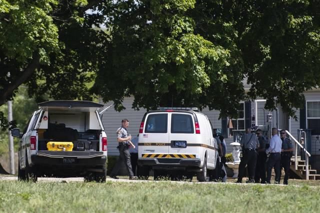  熟睡|女教师正在床上熟睡，突然一颗子弹穿墙入室击中其胸部把她打死