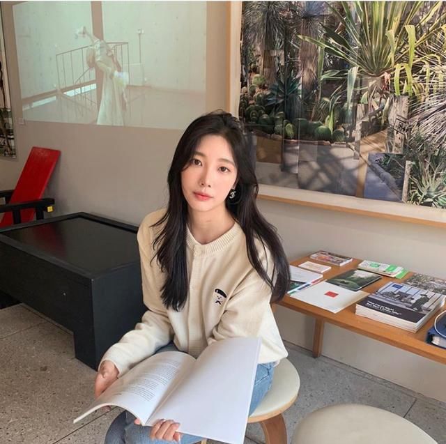 用它搭配上|初秋必备的“针织衫”，这样搭配起来，时髦气质到不行