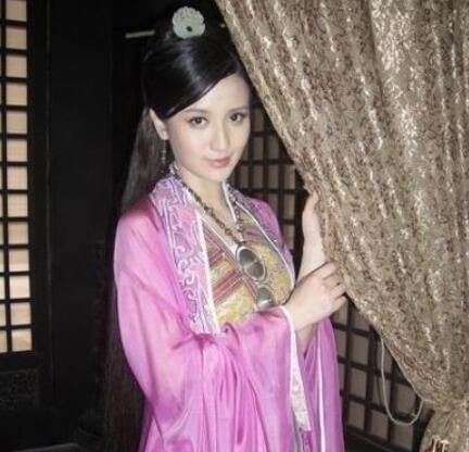  环球小姐|曾是环球小姐,白富美入圈拼命拍戏致流产,嫁富商老公却难当阔太包都不能买?