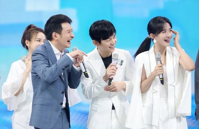  些人觉得|快本收视低开高走！培养新人屡屡受挫，老牌综艺该如何立足？