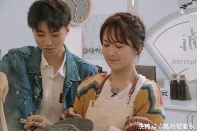  黄晓明|《中餐厅》后遗症？黄晓明做客蘑菇屋，全程低头洗碗像服务员！