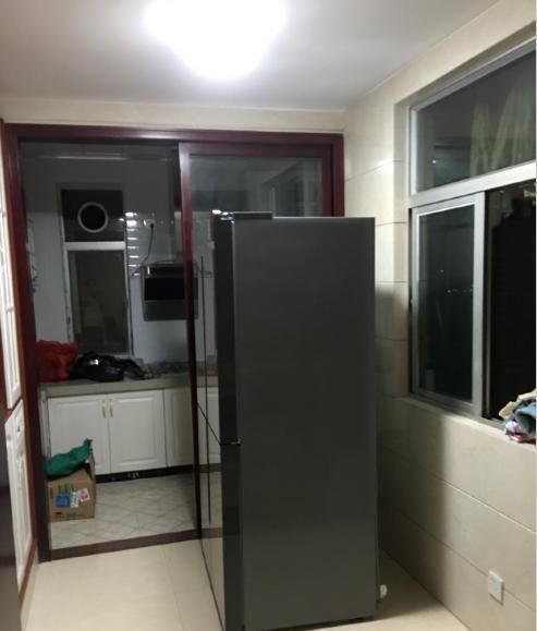  电视墙|新房装修砌了半堵墙，既是电视墙又隔出个麻将室，一举两得！