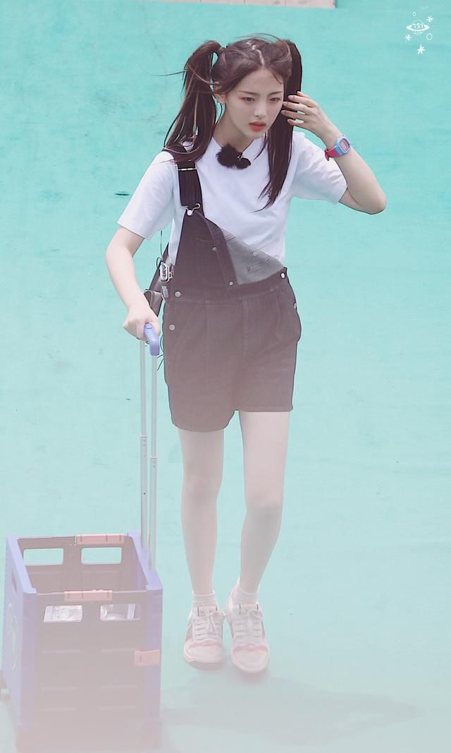  中餐厅|杨超越《中餐厅》路透造型大赏，有的休闲有的可爱，都超级好看！