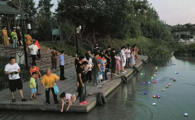 新市镇|“情归‘荷’处？‘荷’你有约” 德清宋市荷花乡村音乐节点燃夏日激情