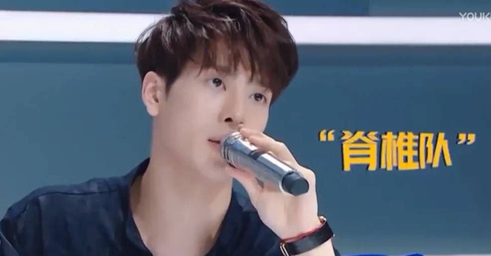  导师|《少年之名》王嘉尔嘴瓢现场，引众人大笑，说好话不利索这可还行