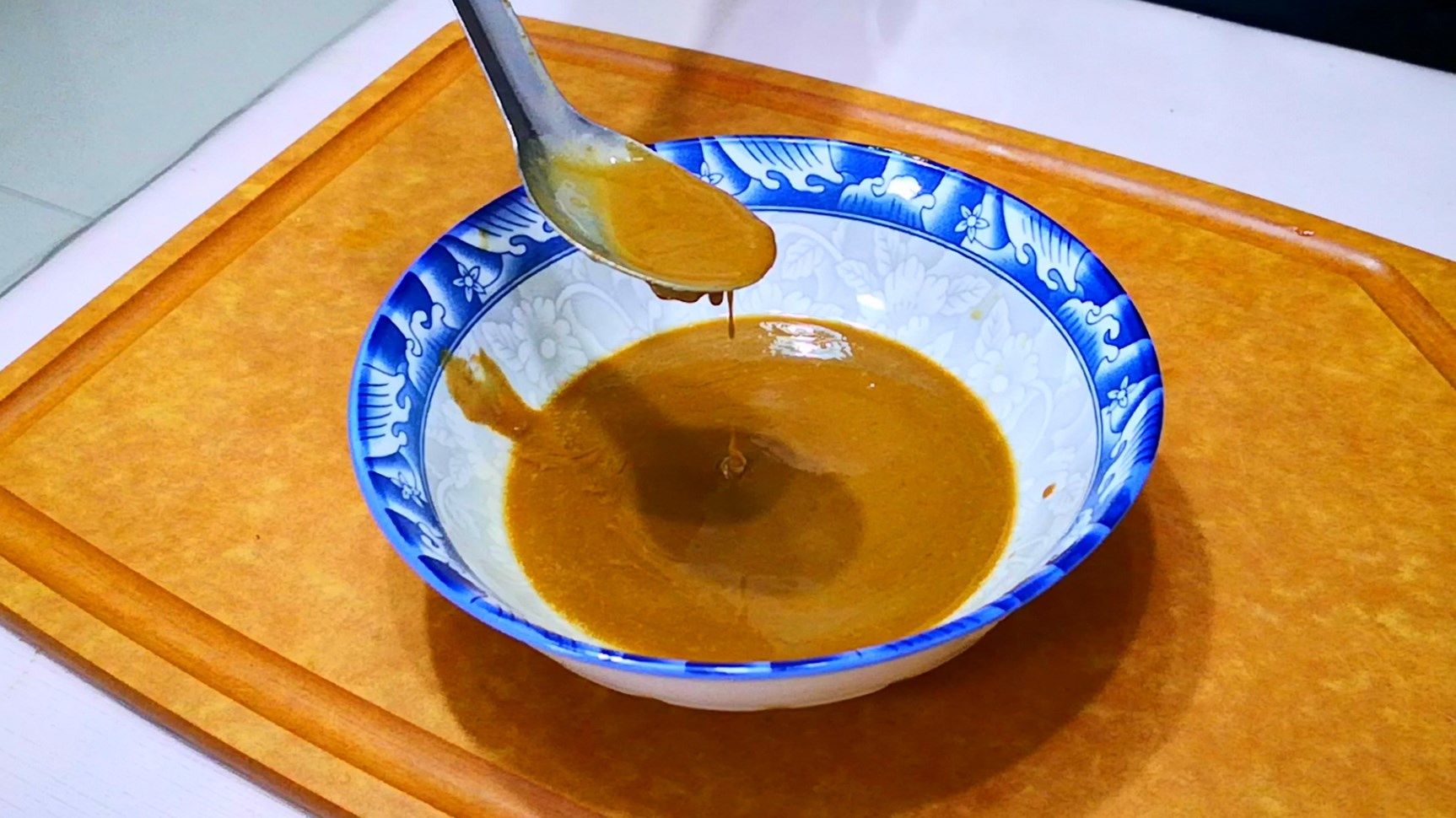 大厨|调芝麻酱,直接加水调就错了,大厨教你1招,细腻爽滑、味道香!