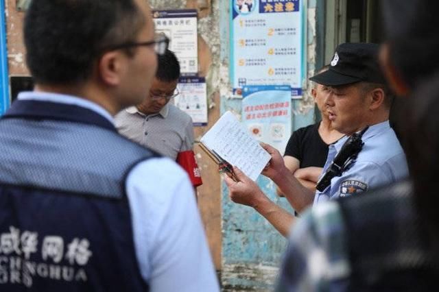 这位|从军营到警营 成都这位“片儿警”的责任与担当