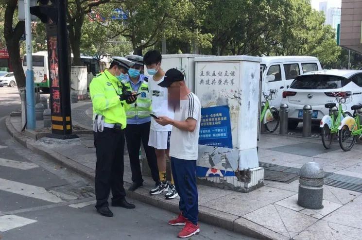 按交通信号指示通行|一波超强的“整治风暴”来袭！这次要整治的是...