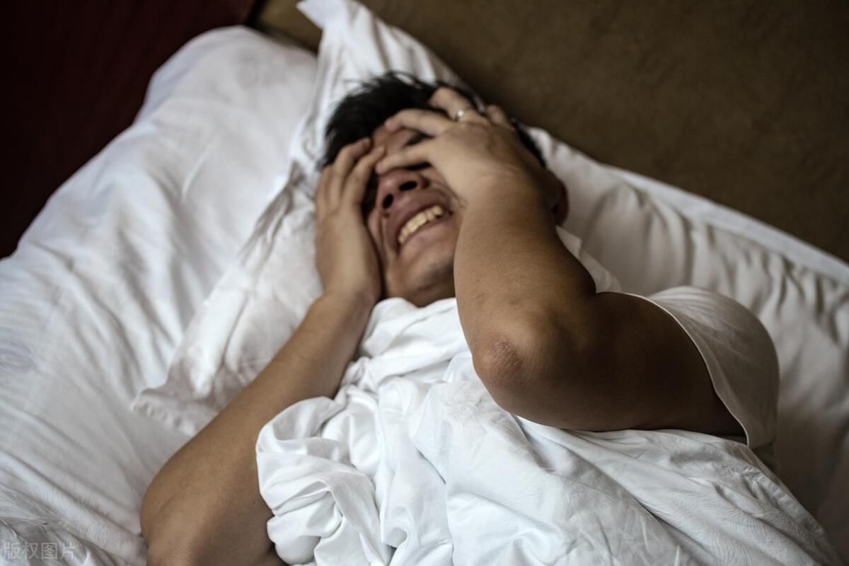 睡觉若有这四个症状血糖已升高(睡觉时，常出现5个异常，或是血糖已“超标”，及时检查，莫忽视)