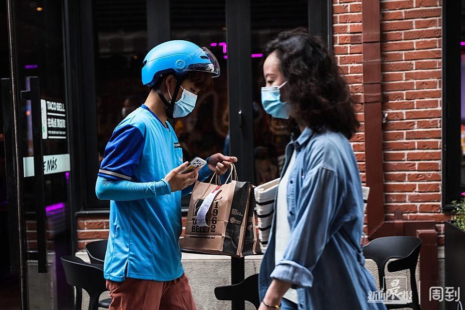 聋人骑手|无声世界的有声梦想！周到君带你探访申城“无声骑手”，看看他们的新变化丨在上海 爱中国