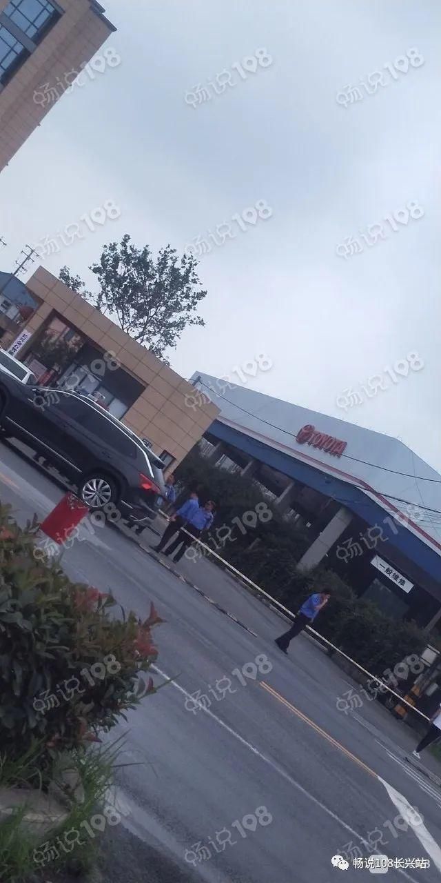  警察|新农都附近来了好多警察，现场拉起二三十米警戒线