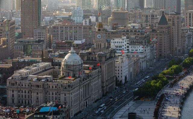  办理业务|银行大楼高达十几层，办业务都在一二层，楼上是干啥的？