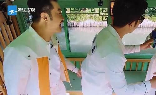  节目|叫“关晓彤”不亲切，“晓彤”又不合辈分，谁注意郭麒麟的叫法？