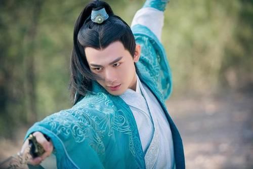 走红|凭借《琉璃》走红的成毅,这个“八月男友”和想象中的不太一样