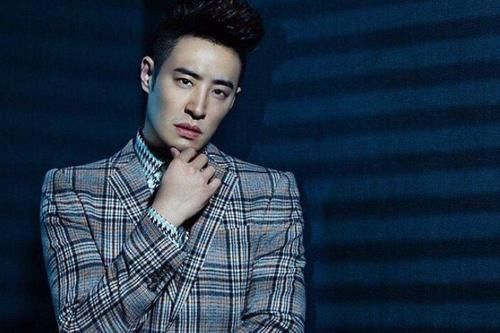  热议|潘玮柏再遭热议？后援会管理晒聊天截图，曾主动要求CP粉购买专辑