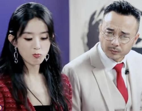  急坏|“允翡”同框：王一博太皮急坏赵丽颖，两人一起做煎饼，颖宝活泼