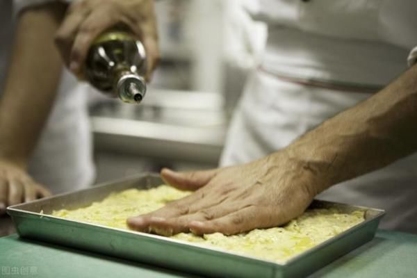  原因|和面时，为什么要加入植物油？开包子铺30年老板告诉我有3个原因