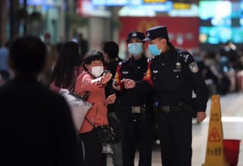 假期|警探号丨假期3天铁警处理扰序人员14名 找回旅客行李7件
