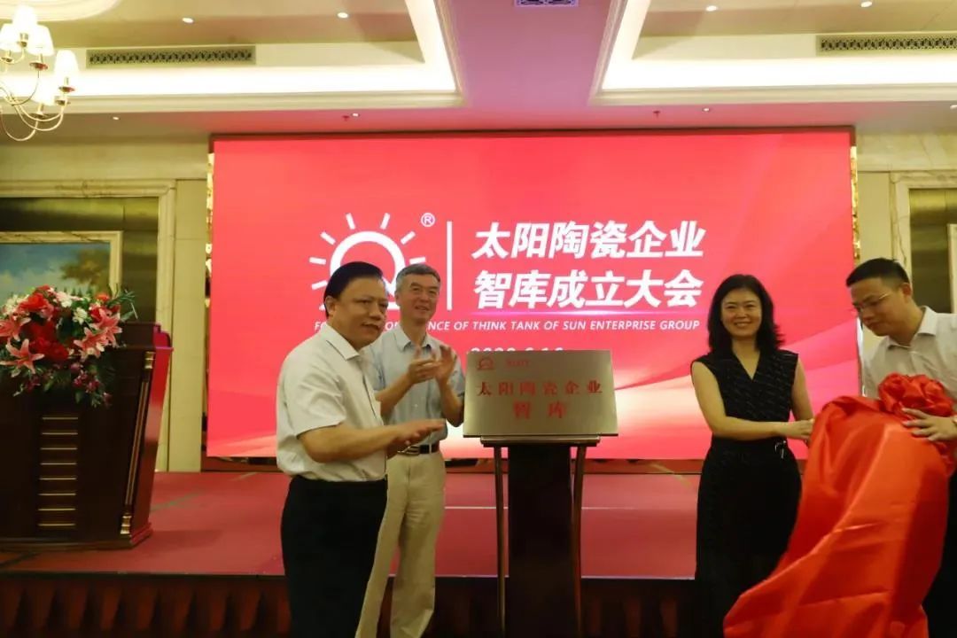  愤青|作为一个二代“愤青”，他如何实现企业传承？