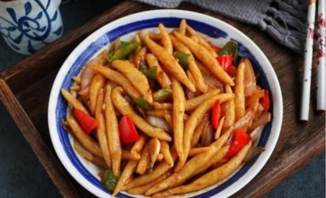  面粉|马铃薯也能做成面？没错哦，这样做出来的马铃薯小面很好吃