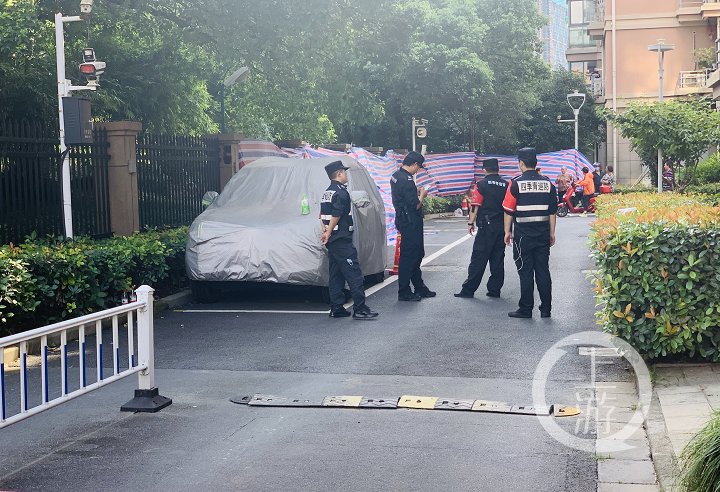 女子|杭州53岁女子离奇失踪19天续:小区已禁入外来人员 警方仍在现场排查