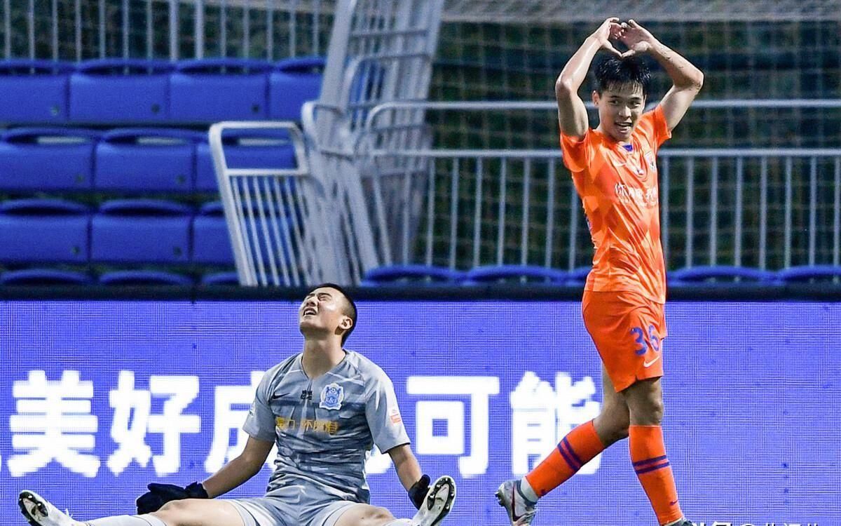  李霄鹏|中超球队“挖角”鲁能：盯上了“非卖品”，李霄鹏难放手