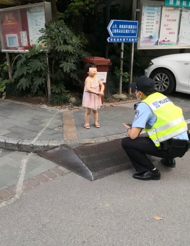 就敢|背出爸爸10位手机号码就敢独自上街,普陀警方帮助一走失女童寻回父母