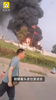  司机|停车场火光冲天！210吨危化品怎么办？7名司机的选择让人“后怕”