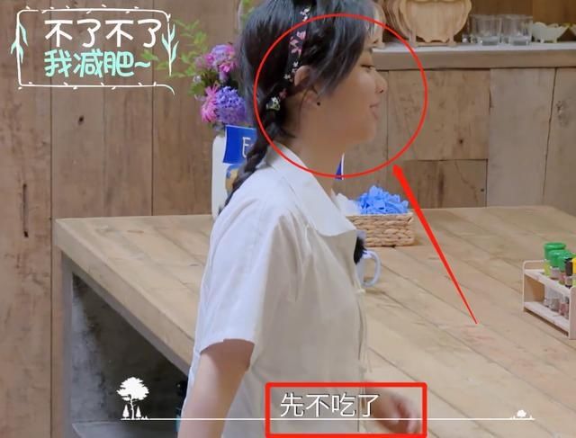  关注|张新成假装不认识谭松韵，我却关注谭松韵的举动，关系好坏很显然