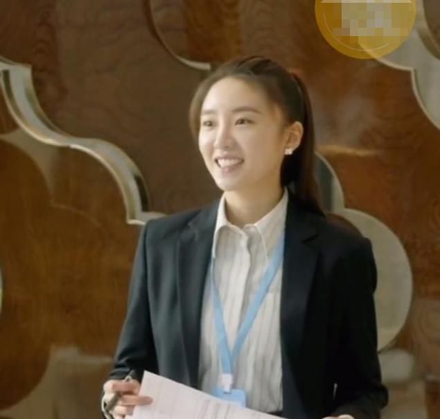 离职|《三十而已》林有有离职到小区当前台,顾佳不知其身份热心打招呼