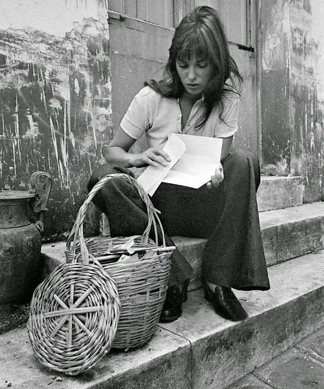  夏季|夏季超火的藤编包，就连明星都爱不释手，在这三个场合背很惊艳