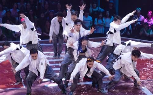  水舞台|《这就是街舞》火舞台比赛结束，钟汉良成最大赢家，战队全员晋级