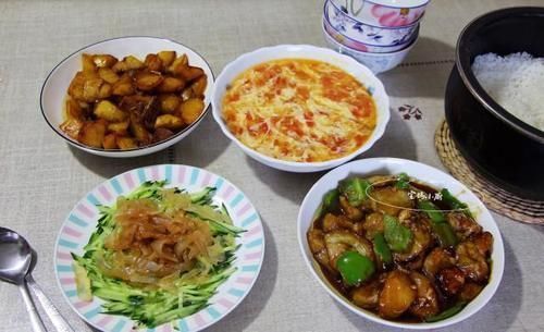 我家|晒晒我家三伏天晚餐,北方口味三菜一汤吃得香,网友经济味美