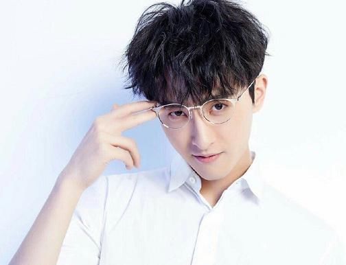  段振宇|二十不惑演员戴眼镜，段振宇像算命先生，看到罗艳：一眼万年！