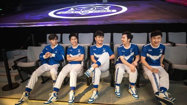  eStar|林教练加入eStar，粉丝为他担心久诚都搞不定！现在来三个？