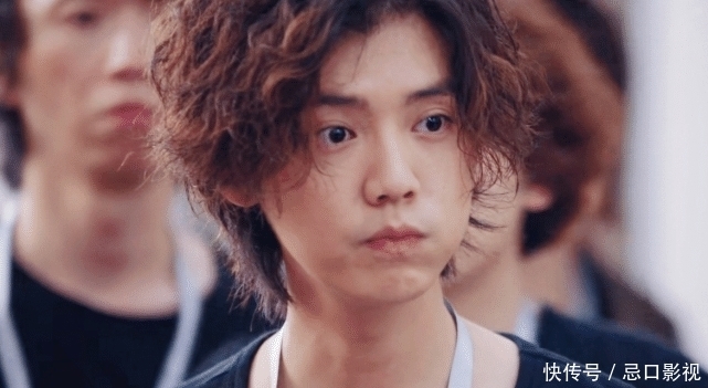 当中|《奔跑吧》为何不再撕名牌,是成员们太“矫情”?深不知背后原因