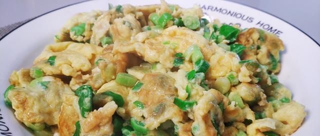 家庭美食|蒜苗炒鸡蛋，先炒蒜苗还是鸡蛋教你小技巧，味道鲜上鲜，太香了
