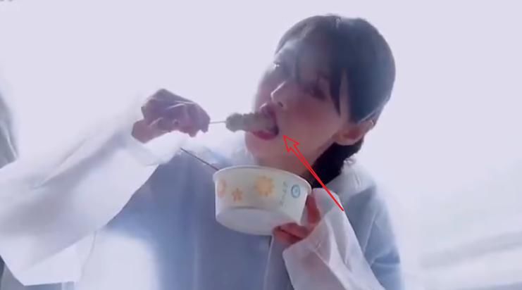  节目里|《小森林》三姐妹吃路边摊，偶像包袱掉一地，许佳琪被吐槽吃太多