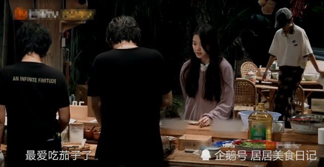  难怪|《向往4》老狼做烤茄子！却遭众人嫌弃？难怪节目组没放出来！