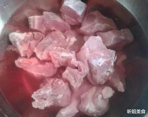  去除|首先在给排骨焯水之前，排骨就会变得又腥又柴，才知道，焯水煮至水开之后