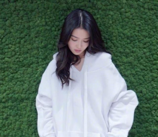  不进|38岁薛凯琪还在一线扮嫩，我穿不进的牛仔裤，她却能穿成无痕裤