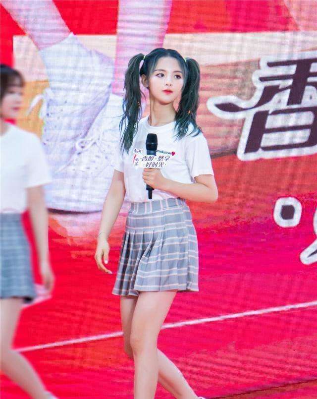 发型|辣妈变少女的发型，首选双马尾，杨幂郑爽都换上了，让你美过初恋