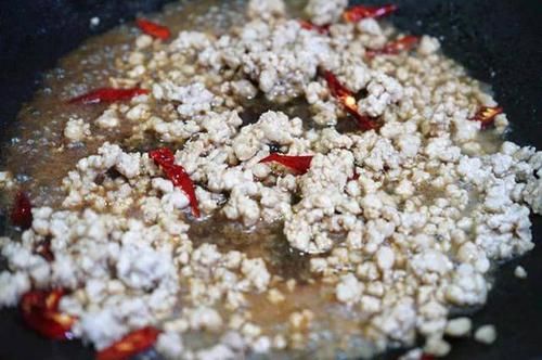  夏季|豆角干，不止炖肉香，夏季快炒几分钟，出锅前就香气飘出，吃不够